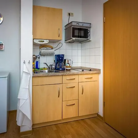 Apartment H&h Studio-apartment Im Stadtteil Ostseeviertel Jedes Mit Kuechenzeilen - Fahrstuhl Und 24h Check In Greifswald